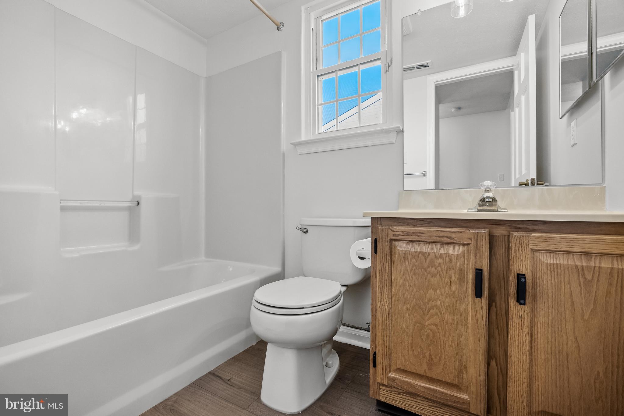 934 LARKSPUR PLACE S