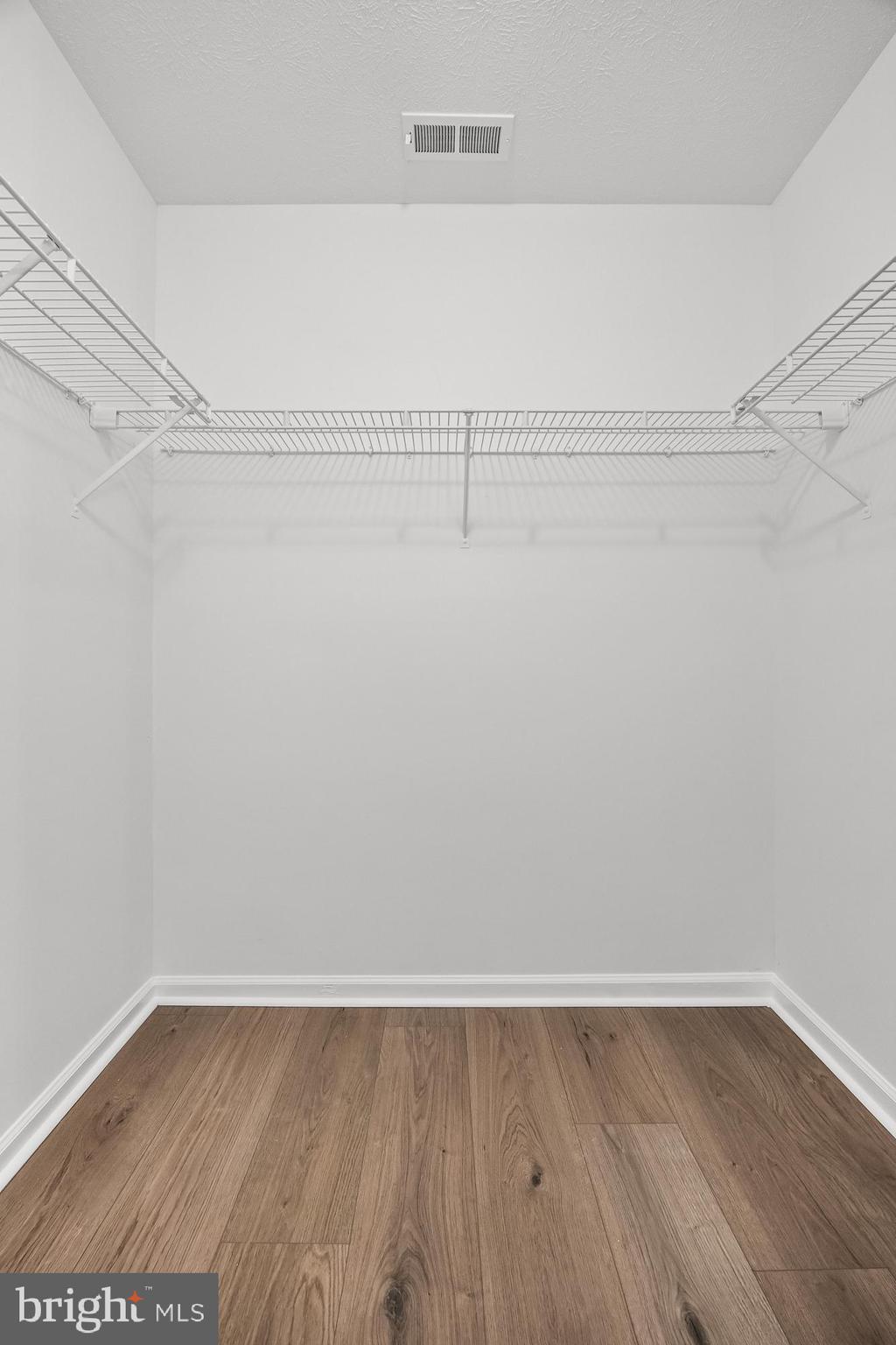 934 LARKSPUR PLACE S