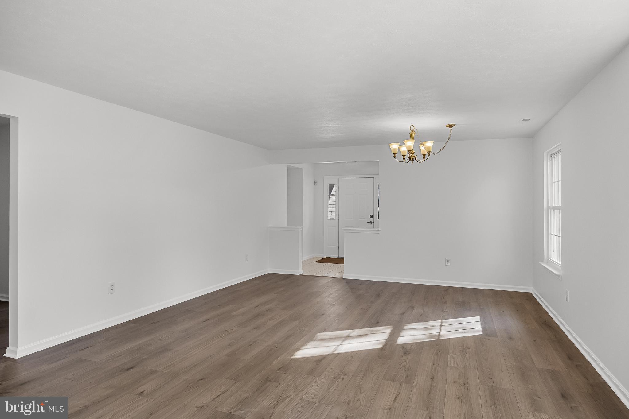 934 LARKSPUR PLACE S