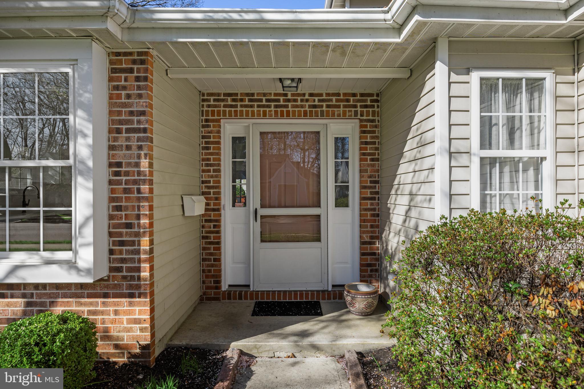 934 LARKSPUR PLACE S