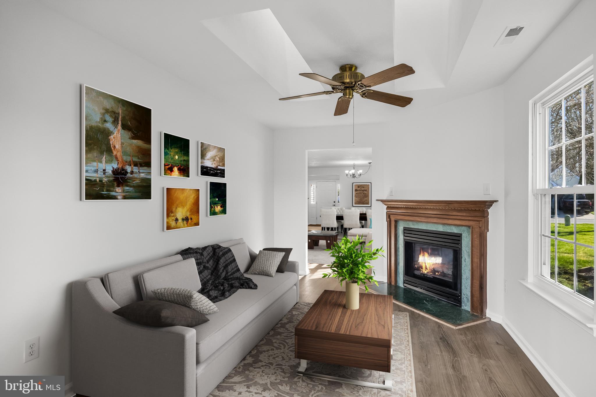 934 LARKSPUR PLACE S