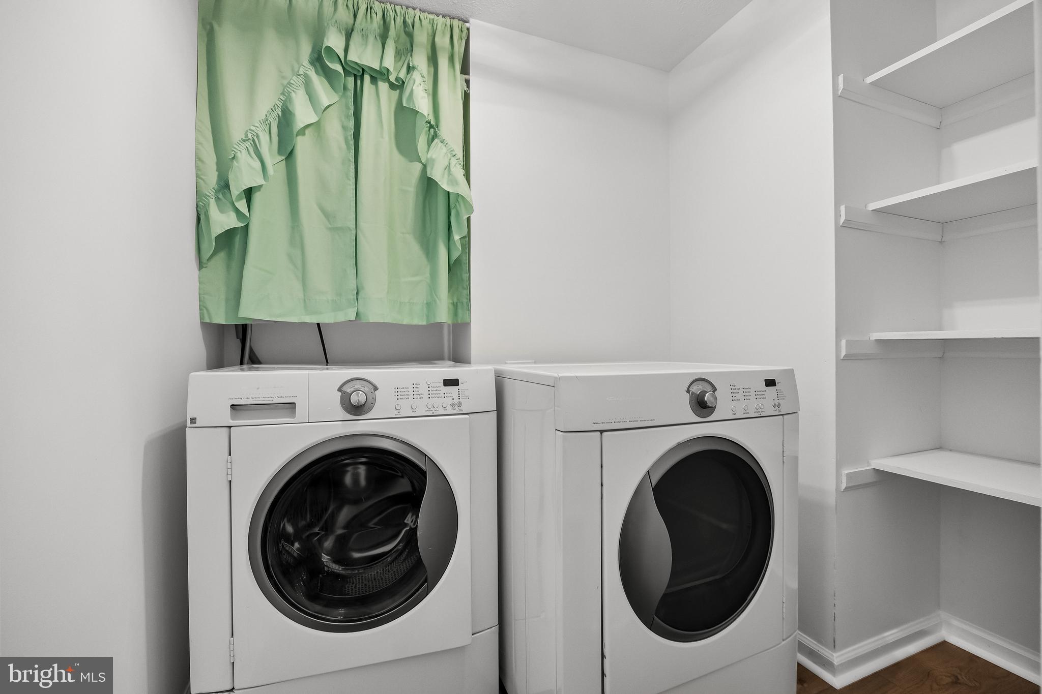 934 LARKSPUR PLACE S