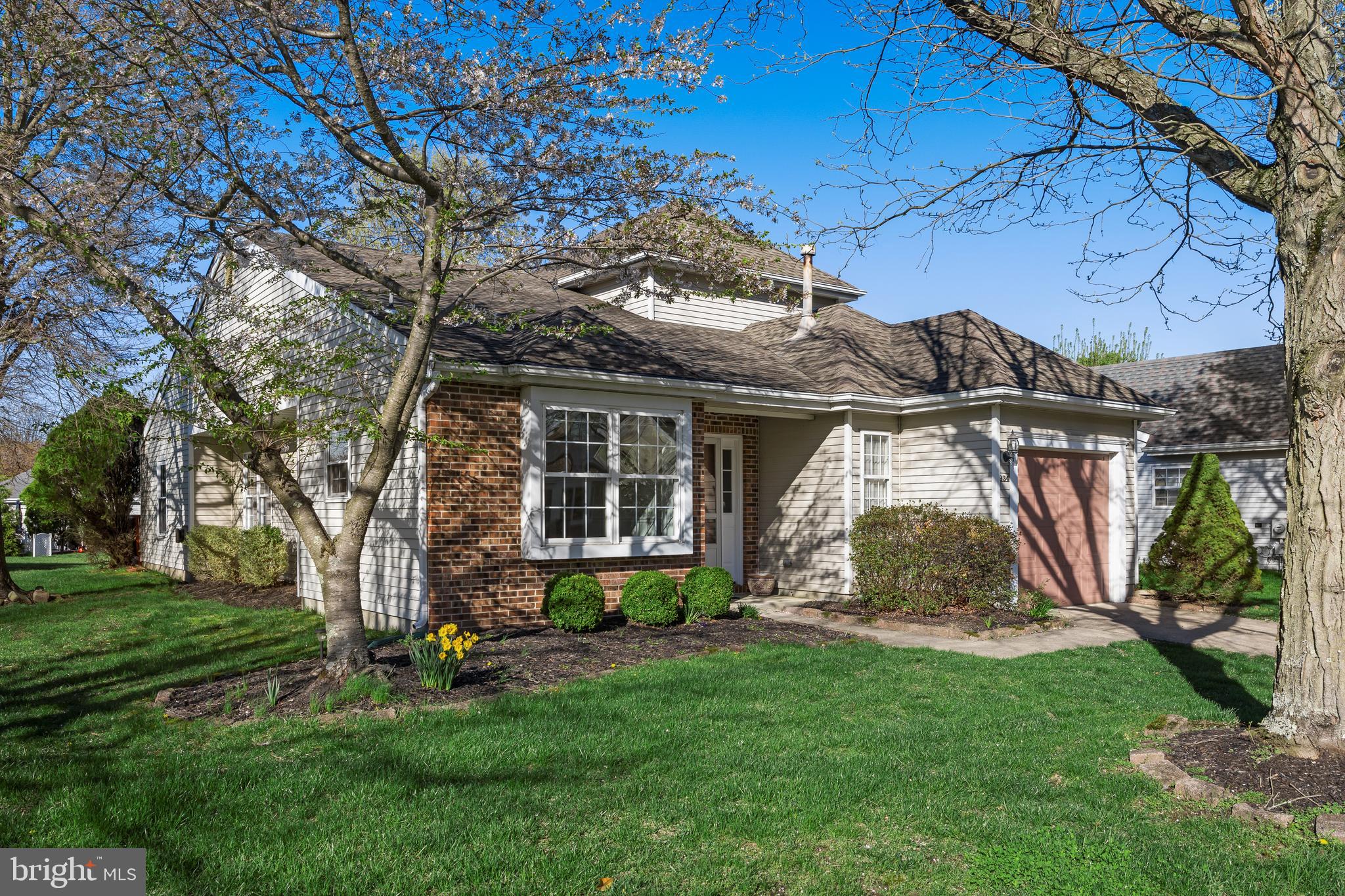 934 LARKSPUR PLACE S