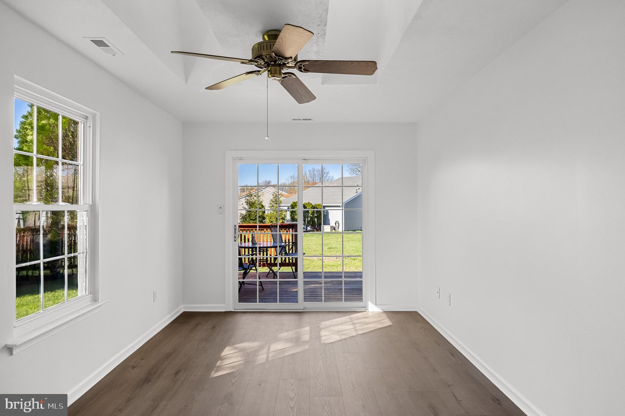 934 LARKSPUR PLACE S