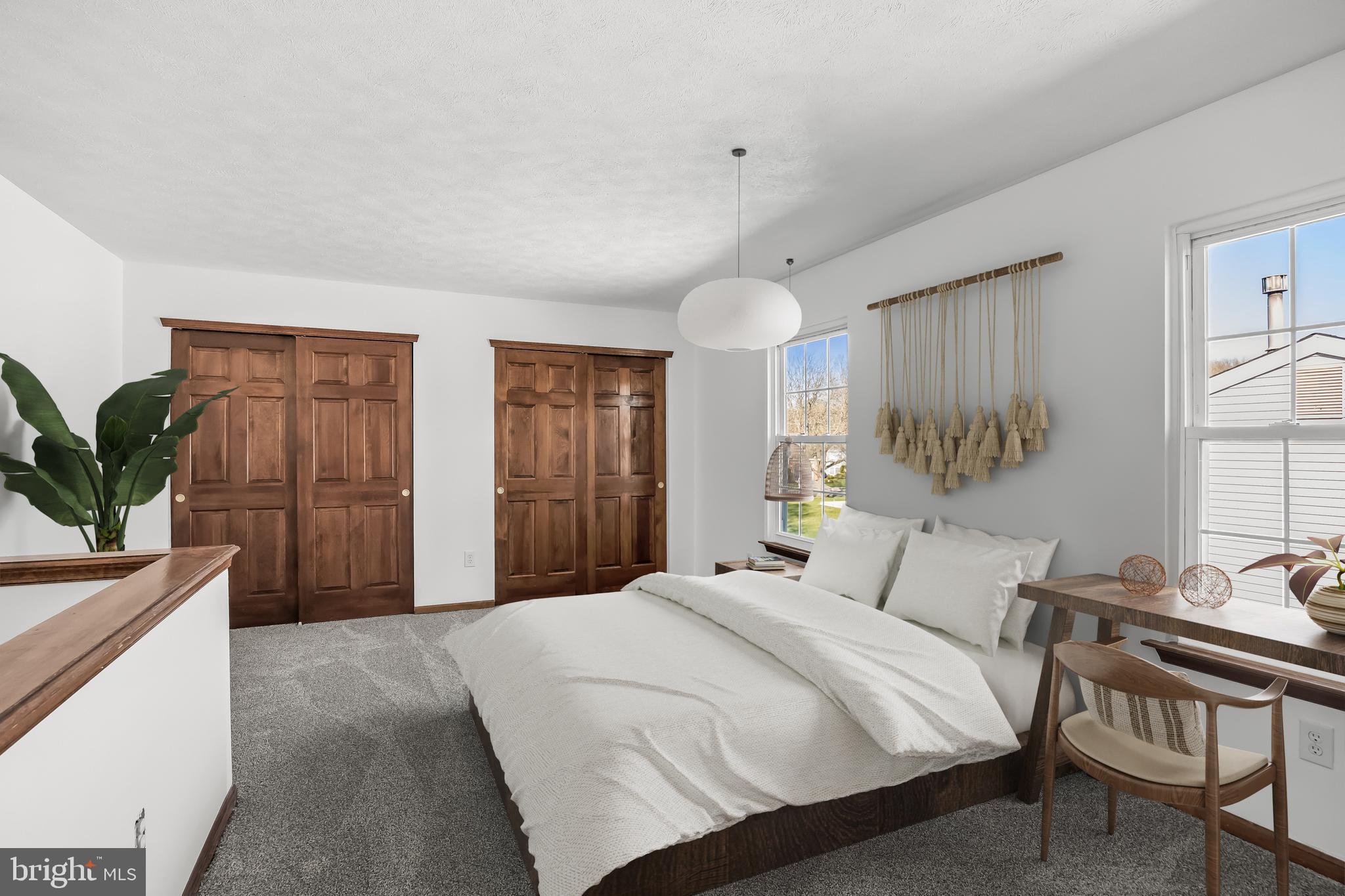 934 LARKSPUR PLACE S