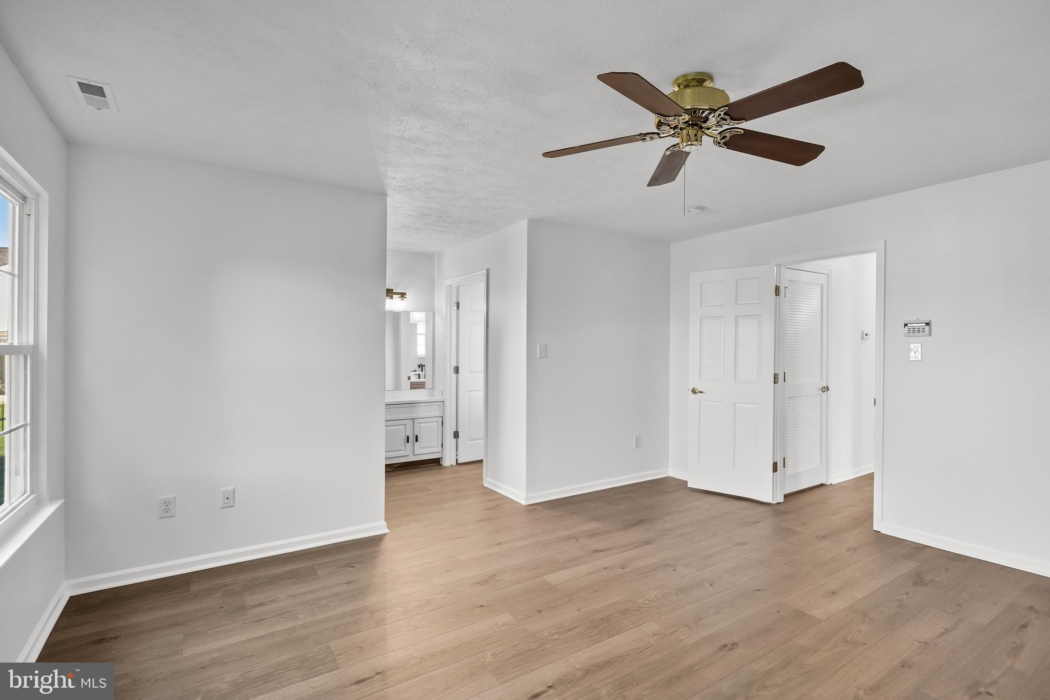 934 LARKSPUR PLACE S