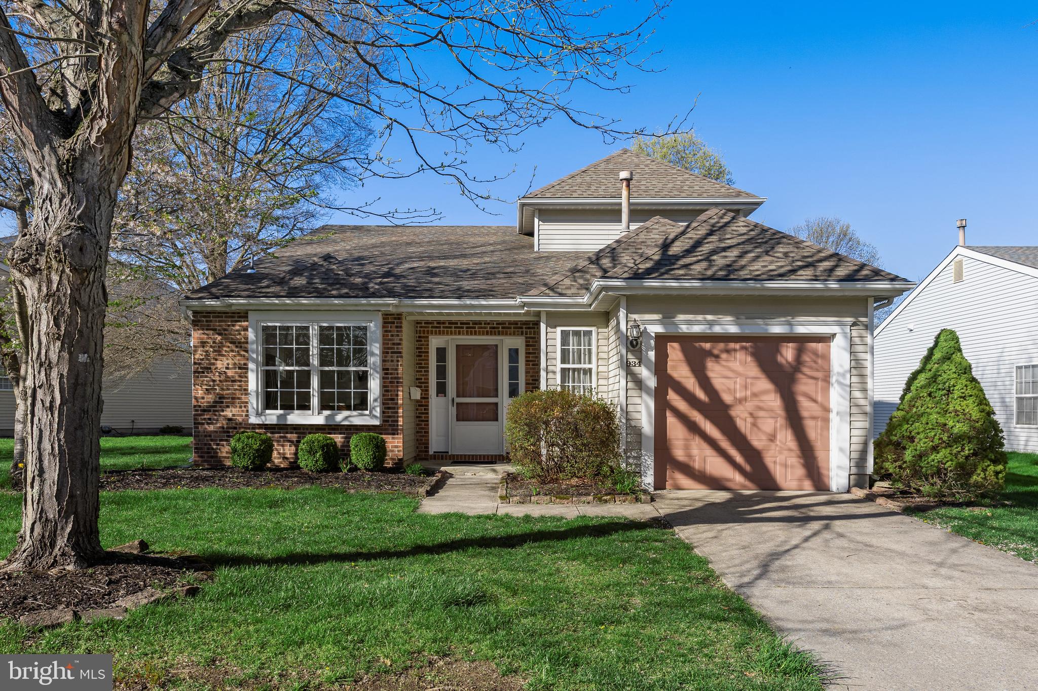 934 LARKSPUR PLACE S