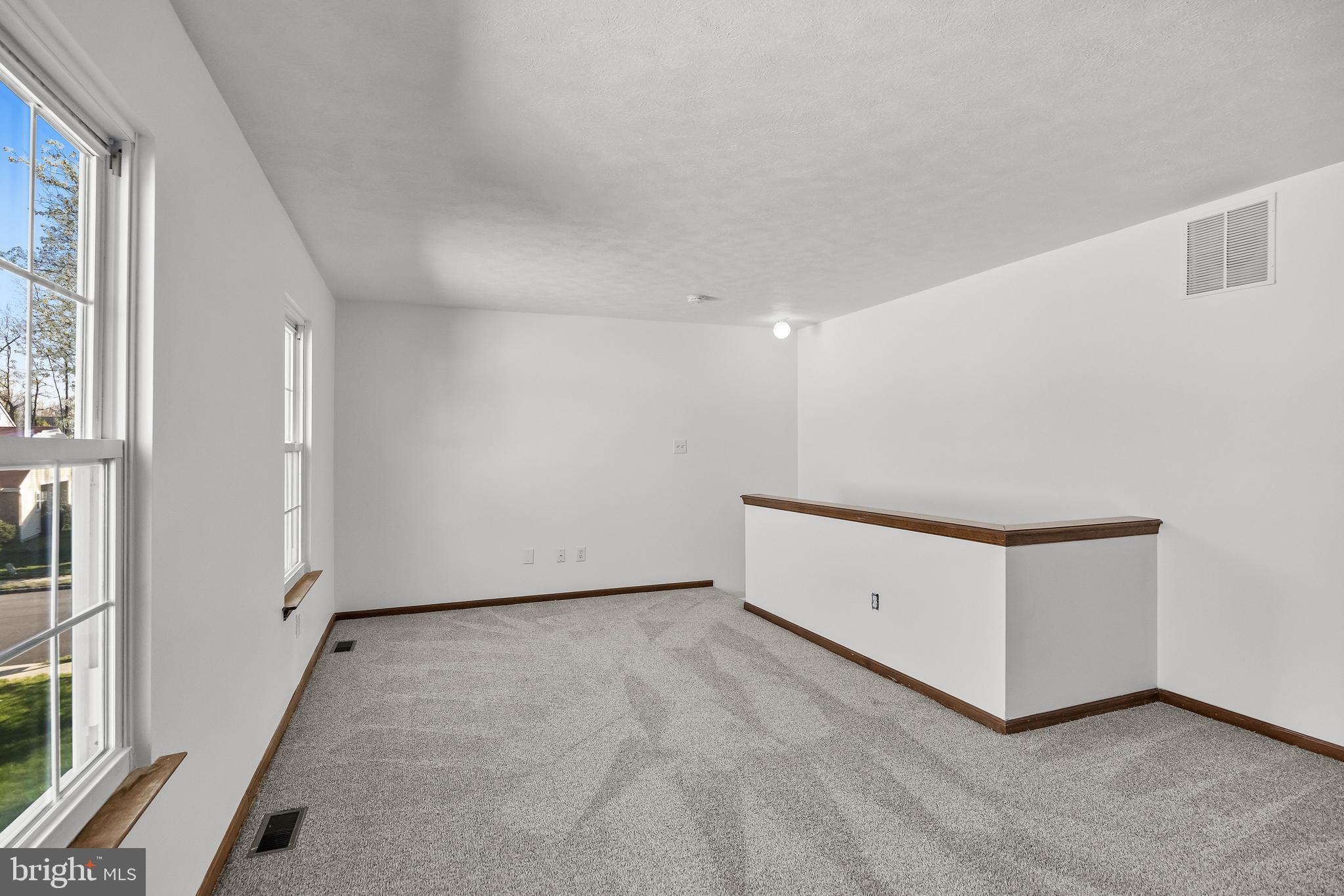 934 LARKSPUR PLACE S