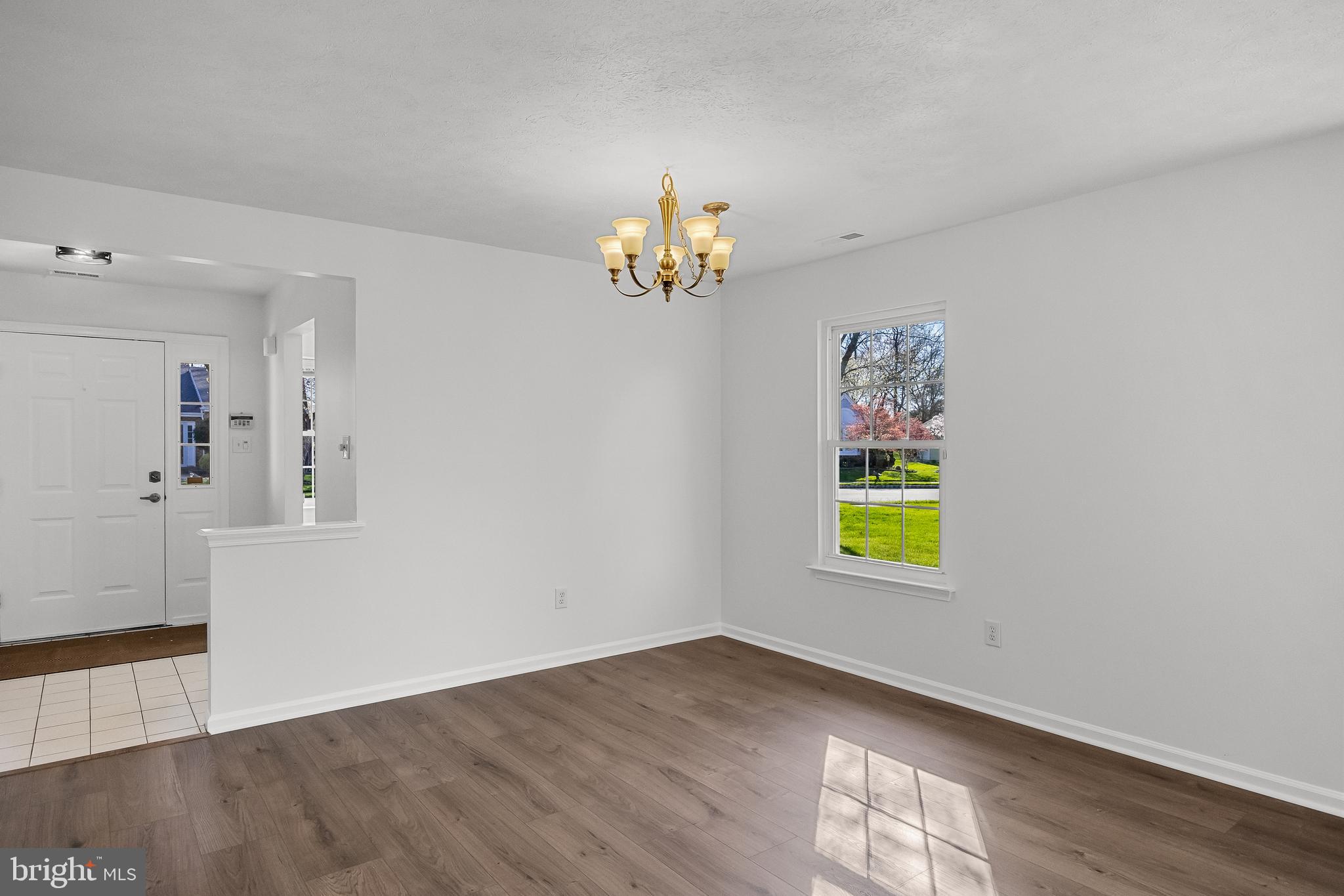 934 LARKSPUR PLACE S