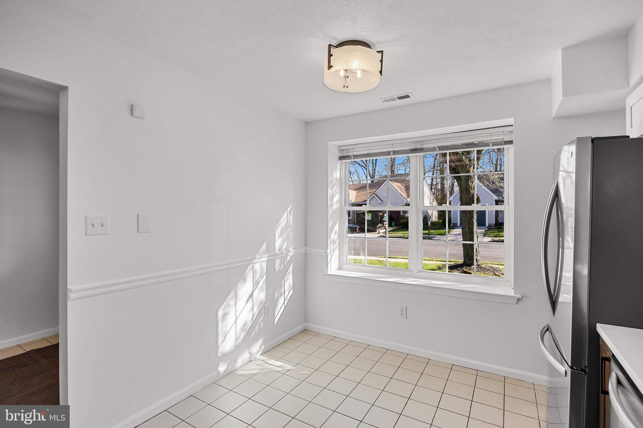 934 LARKSPUR PLACE S