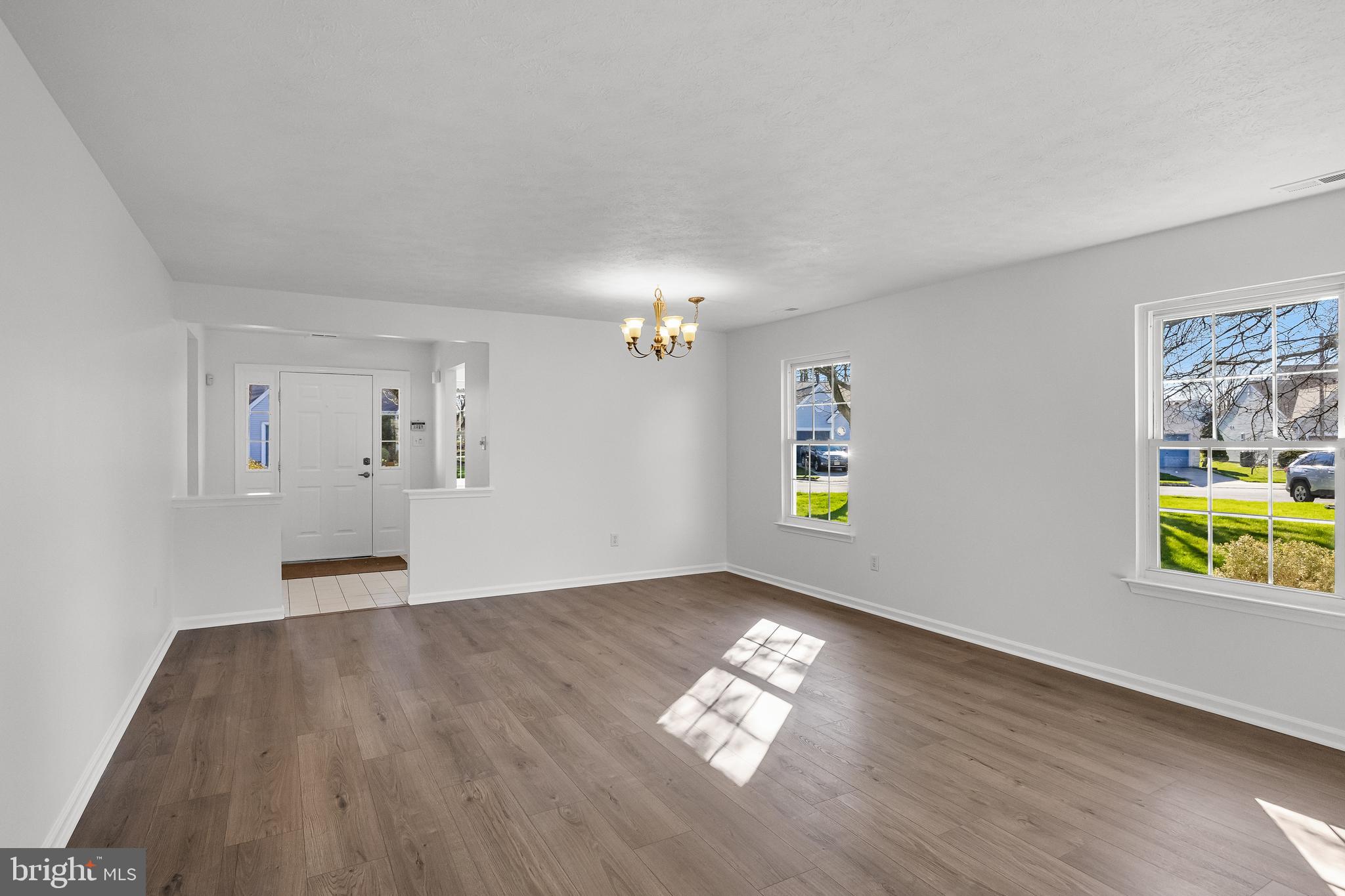 934 LARKSPUR PLACE S