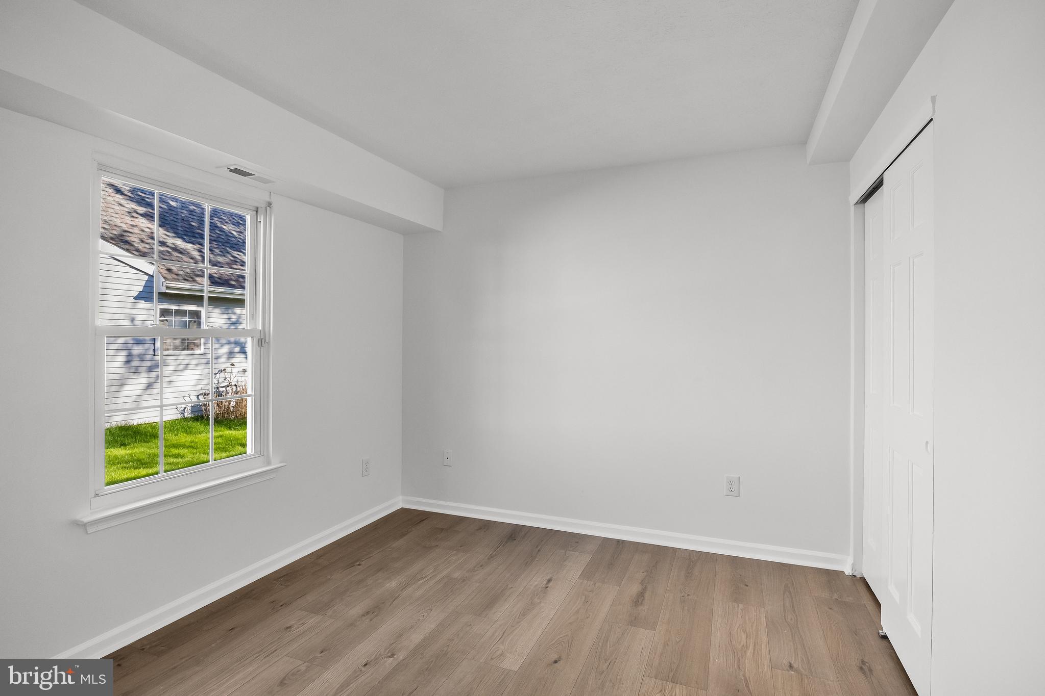 934 LARKSPUR PLACE S