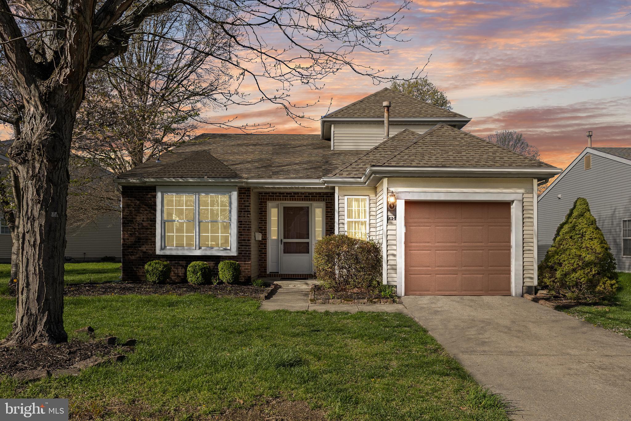 934 LARKSPUR PLACE S