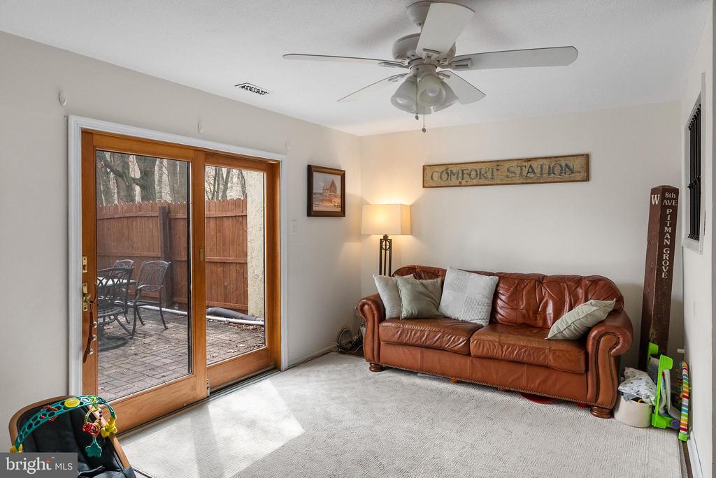 6 W AZALEA LANE