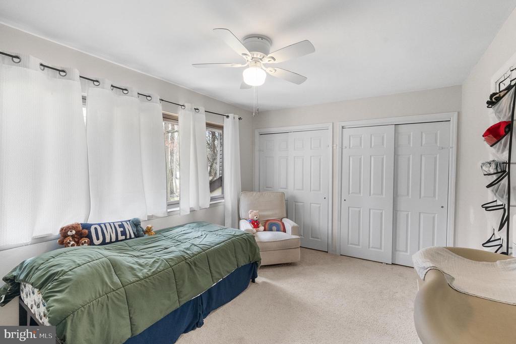 6 W AZALEA LANE