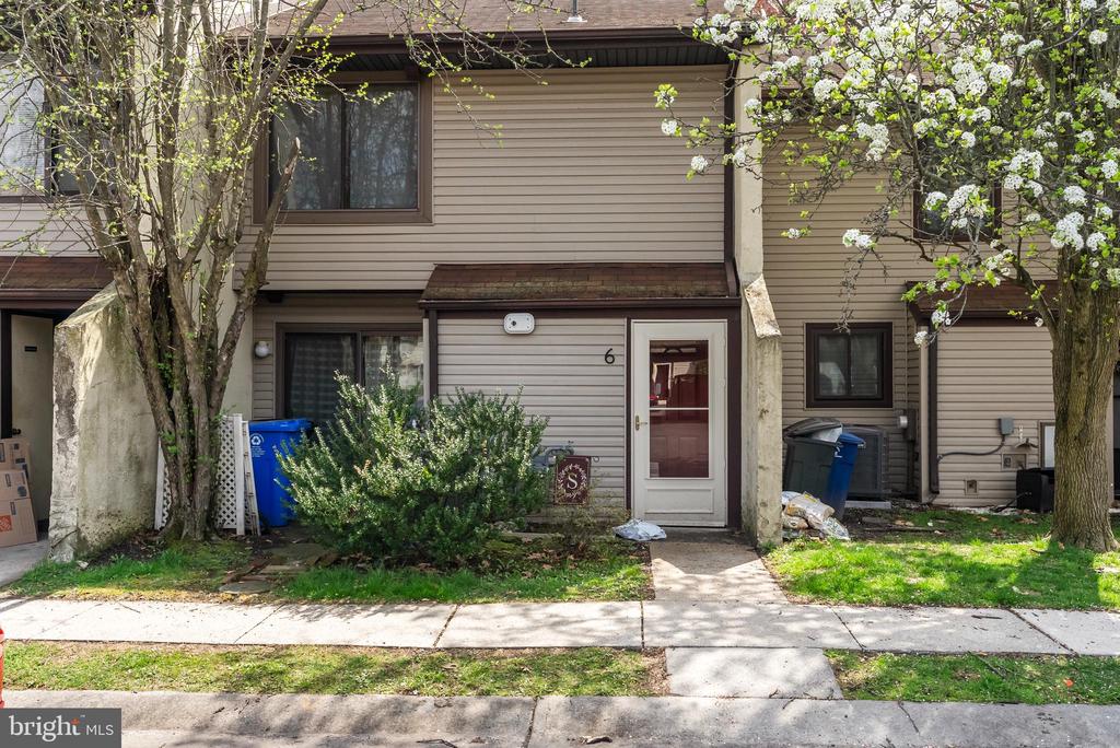 6 W AZALEA LANE