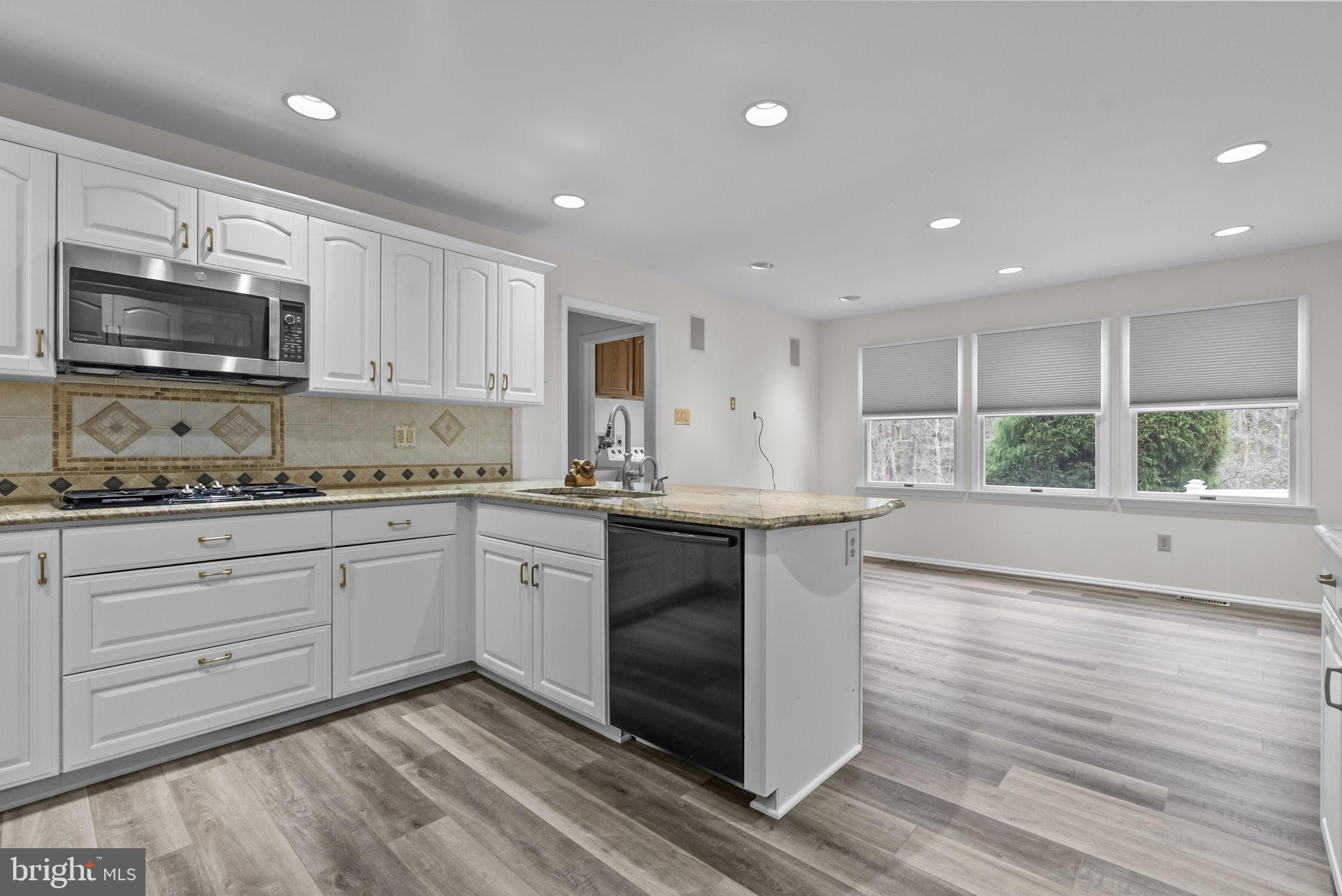 13 STONY CREEK COURT