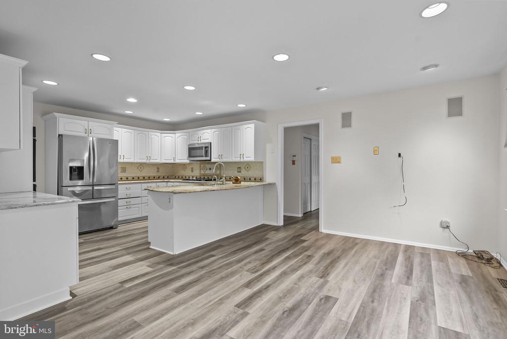 13 STONY CREEK COURT