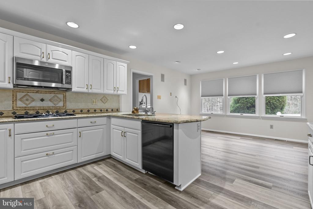 13 STONY CREEK COURT