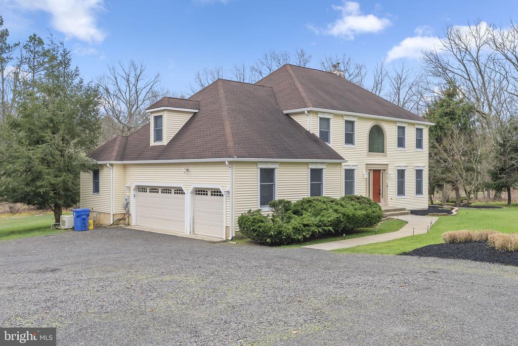 13 STONY CREEK COURT