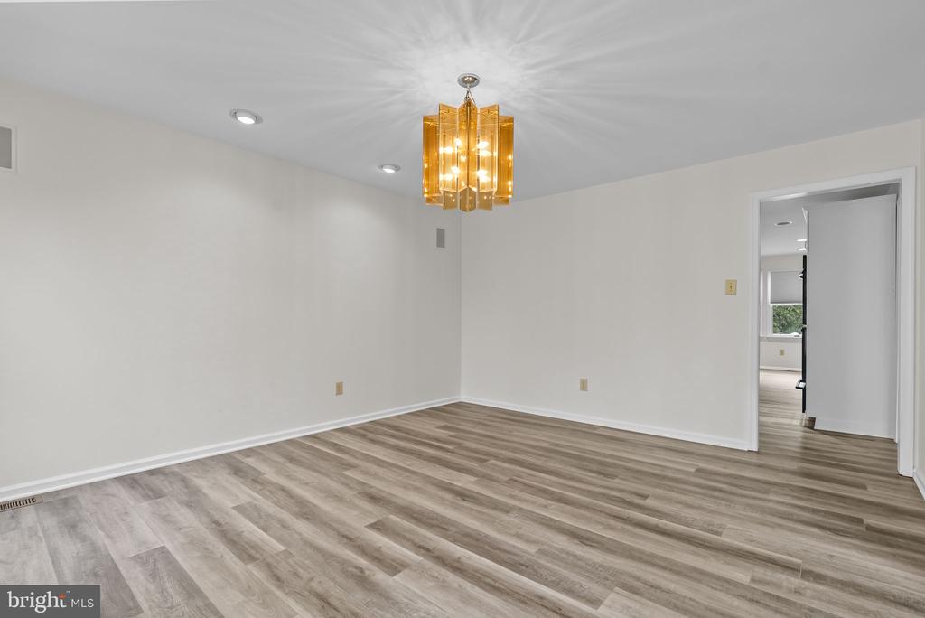 13 STONY CREEK COURT