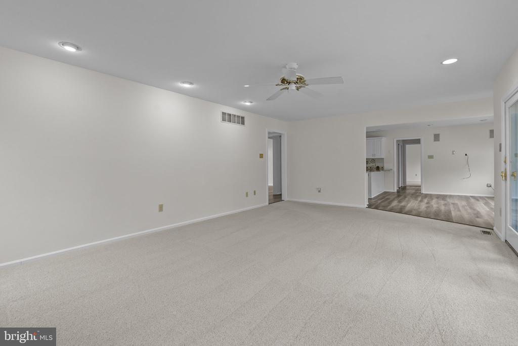 13 STONY CREEK COURT