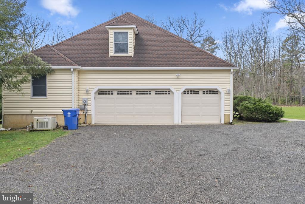 13 STONY CREEK COURT