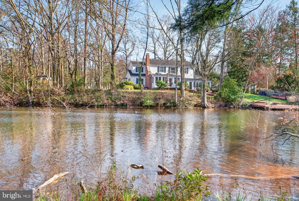 39 OAKWOOD DRIVE
