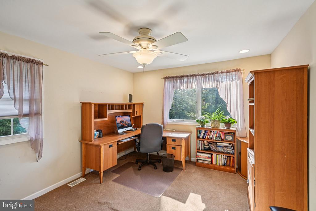 39 OAKWOOD DRIVE