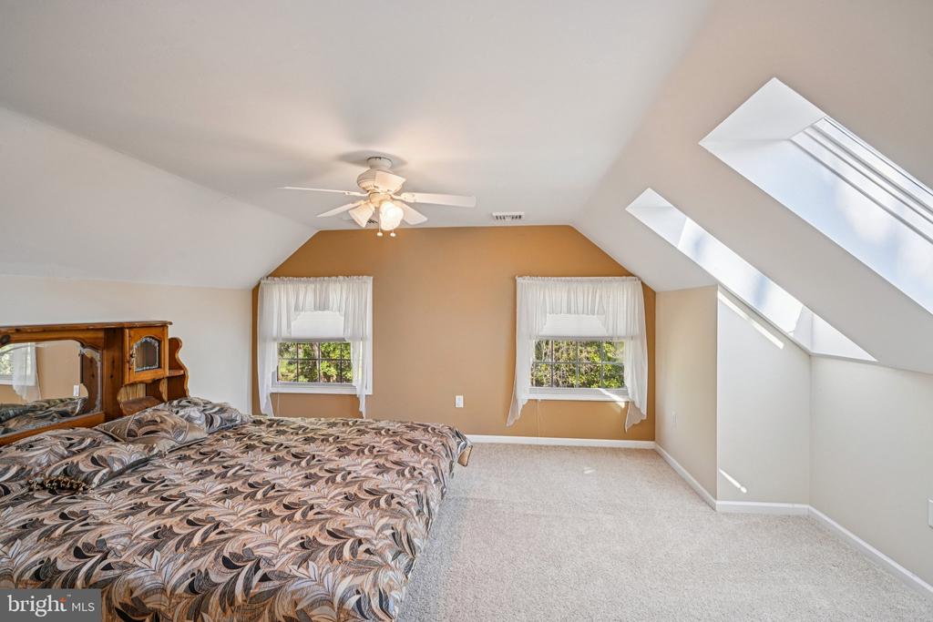 39 OAKWOOD DRIVE