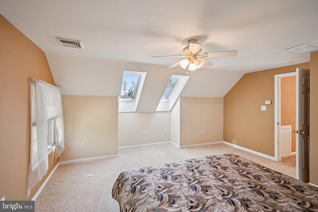 39 OAKWOOD DRIVE