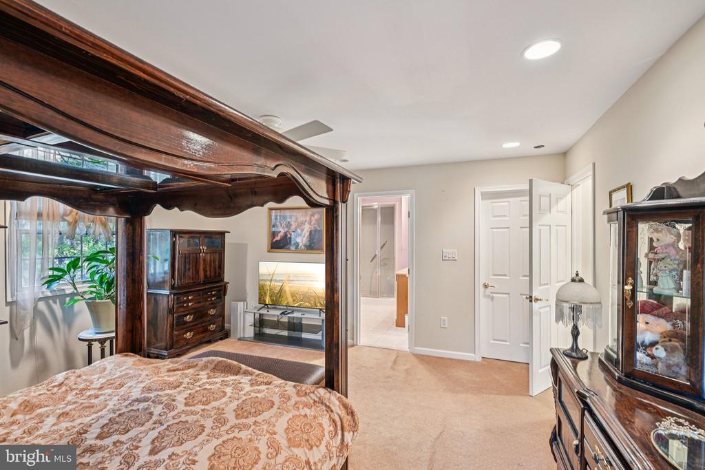 39 OAKWOOD DRIVE
