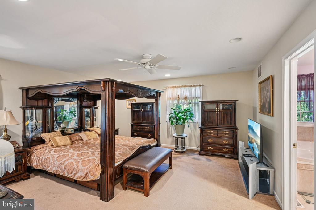 39 OAKWOOD DRIVE
