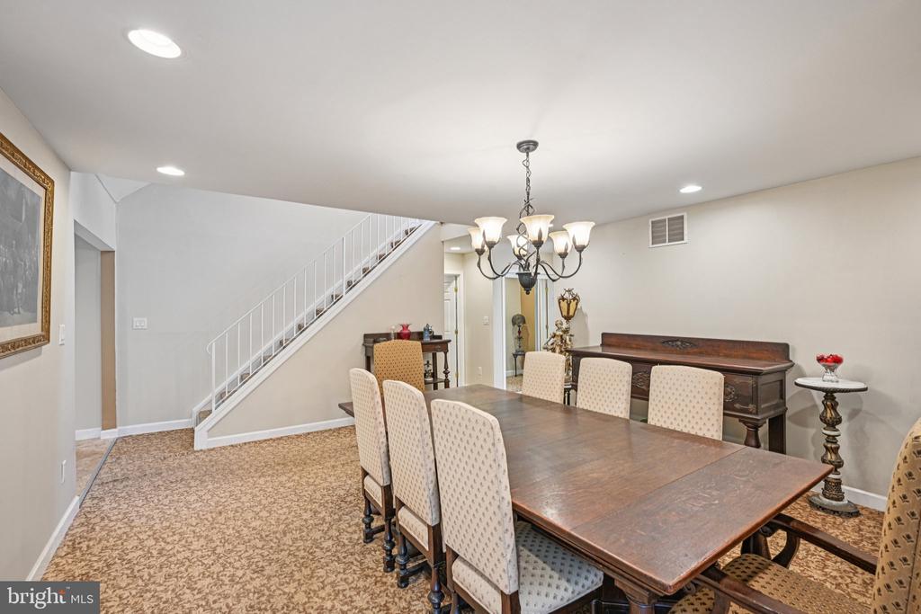 39 OAKWOOD DRIVE