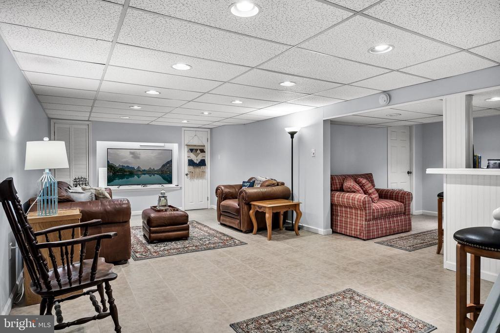 725 CORNWALLIS DRIVE
