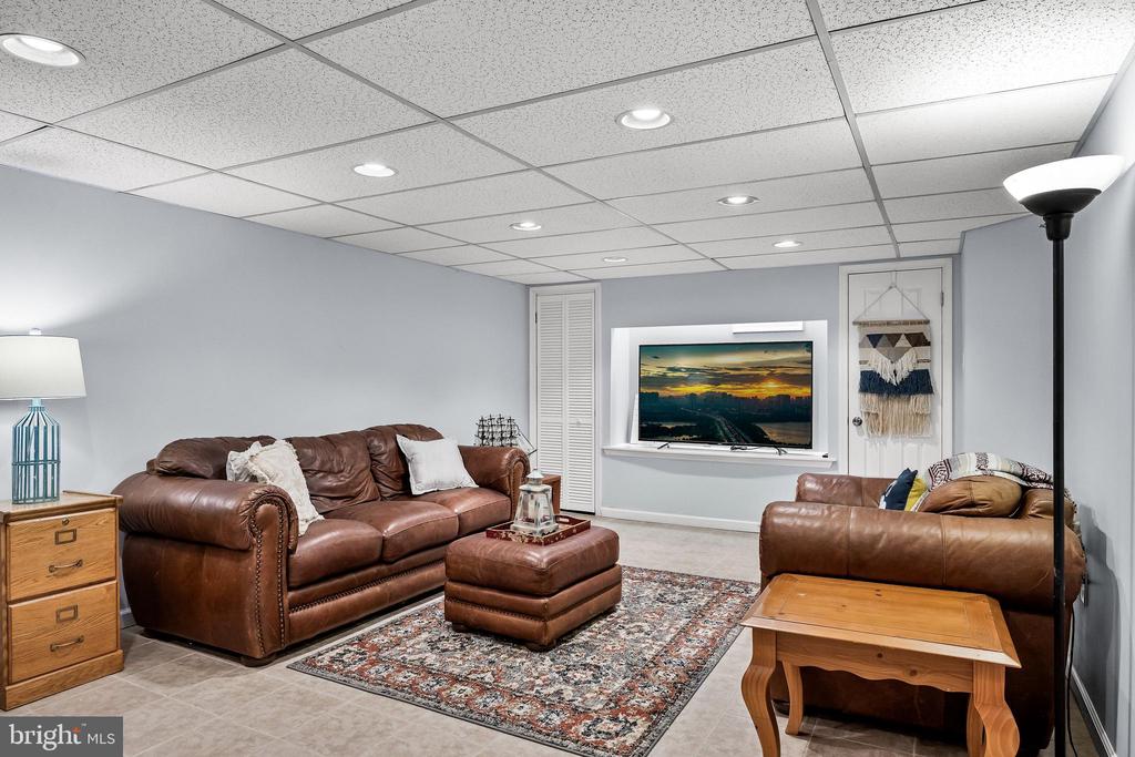 725 CORNWALLIS DRIVE