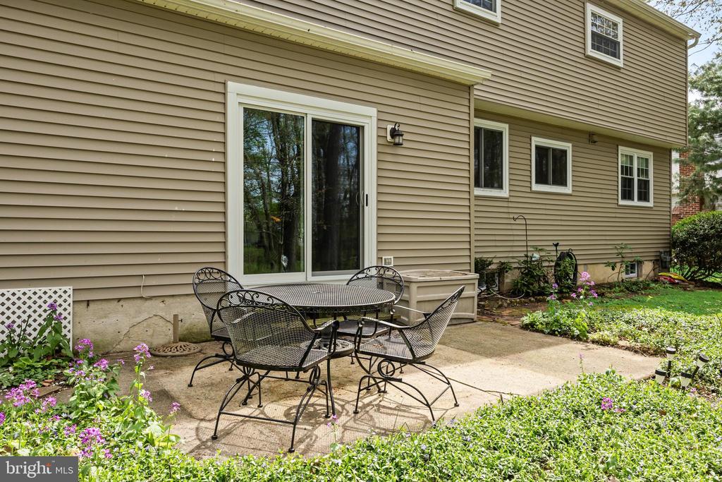725 CORNWALLIS DRIVE