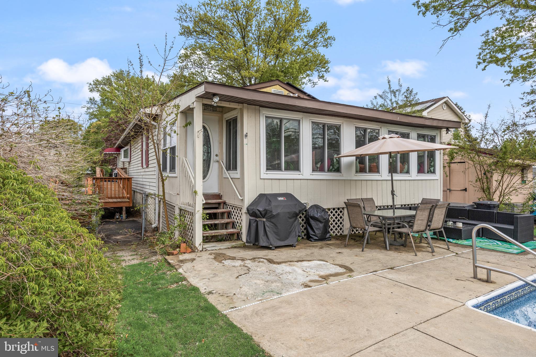 219 W CENTER AVENUE
