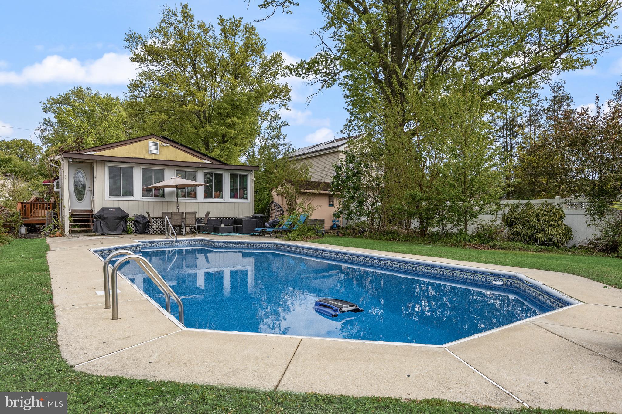 219 W CENTER AVENUE