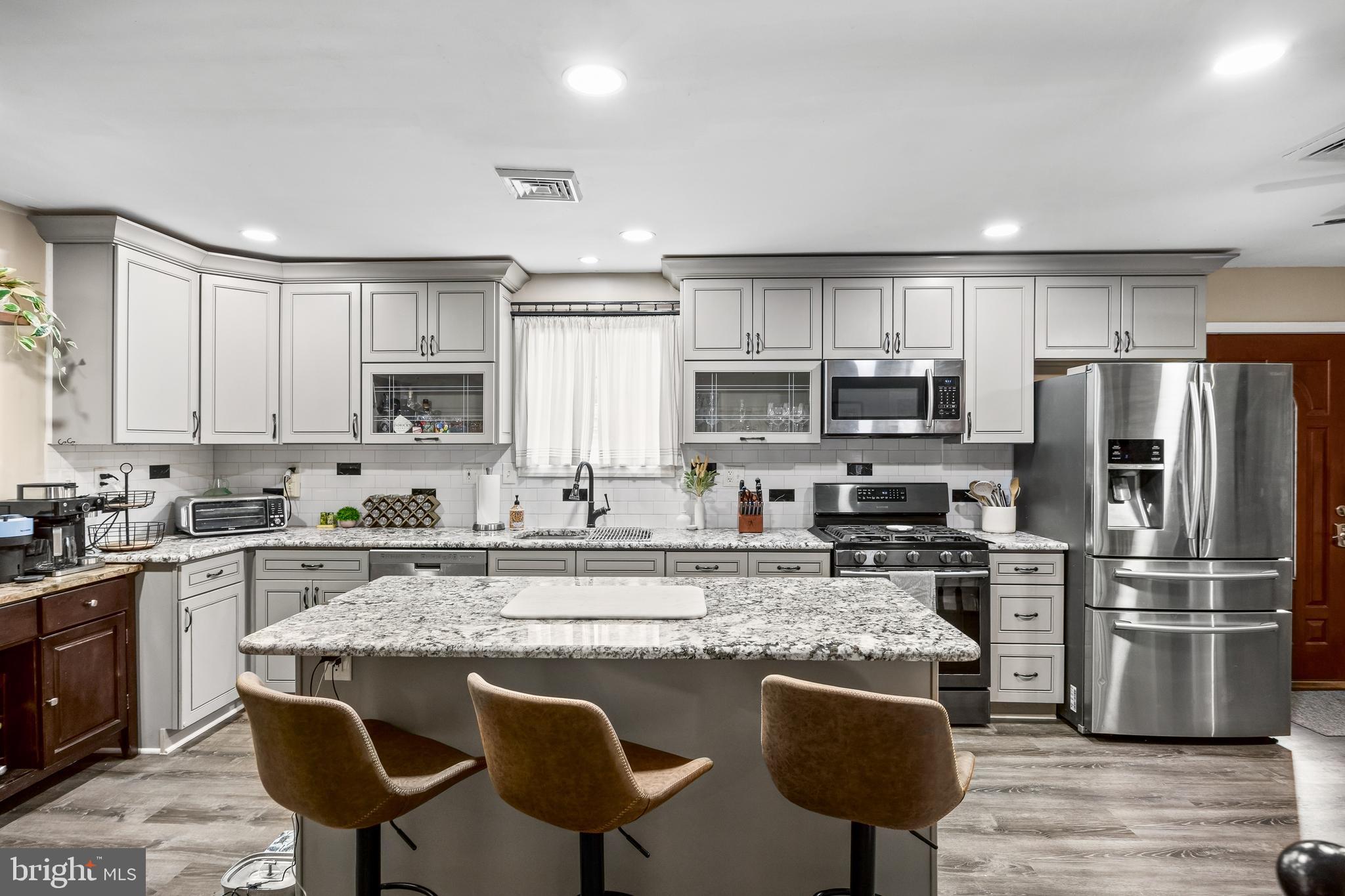 219 W CENTER AVENUE