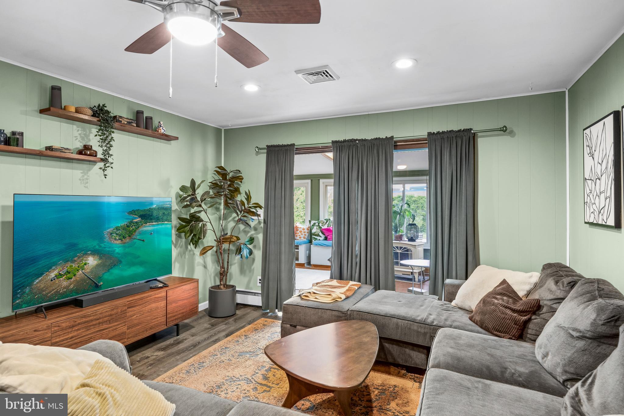219 W CENTER AVENUE