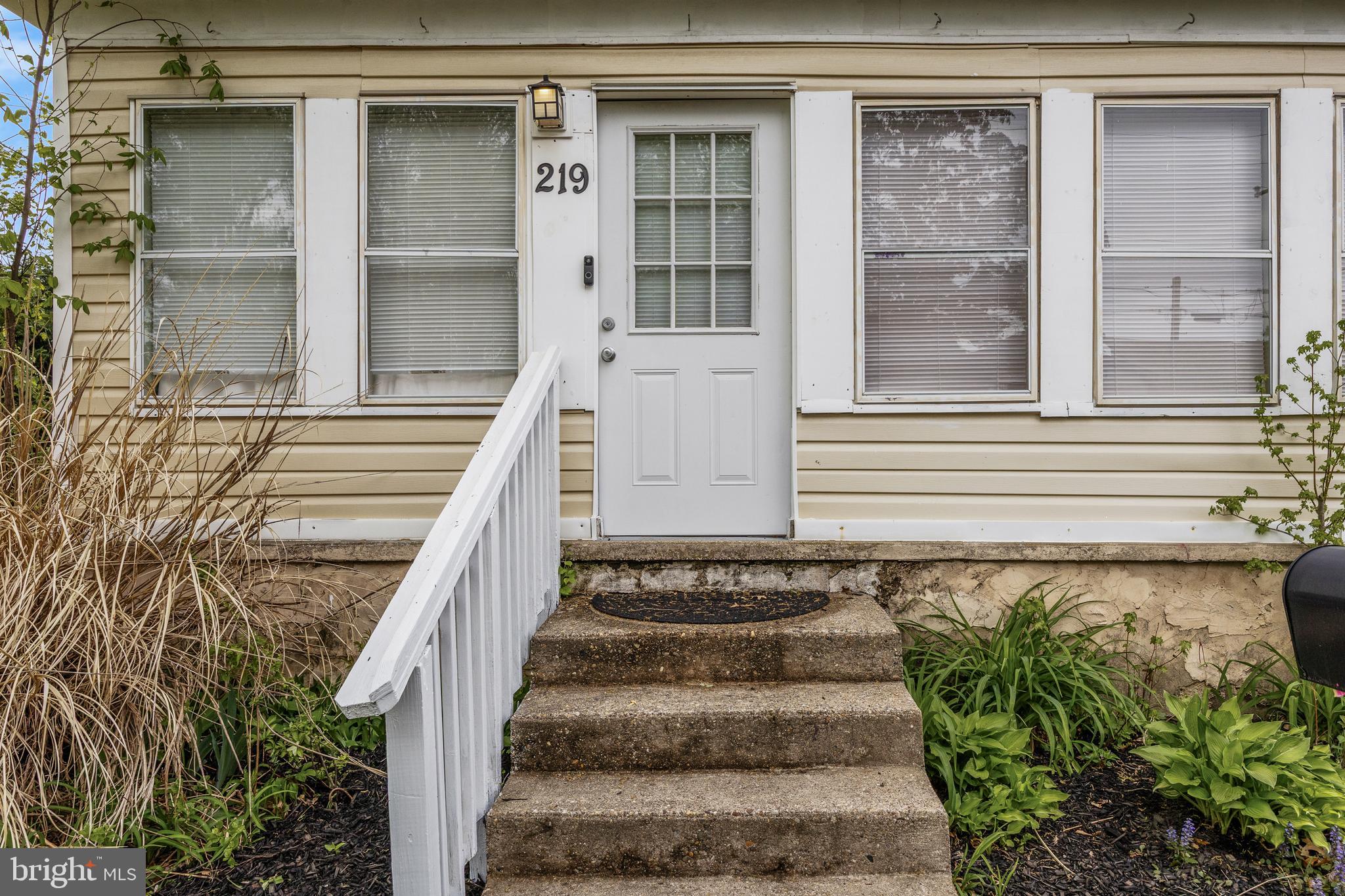 219 W CENTER AVENUE