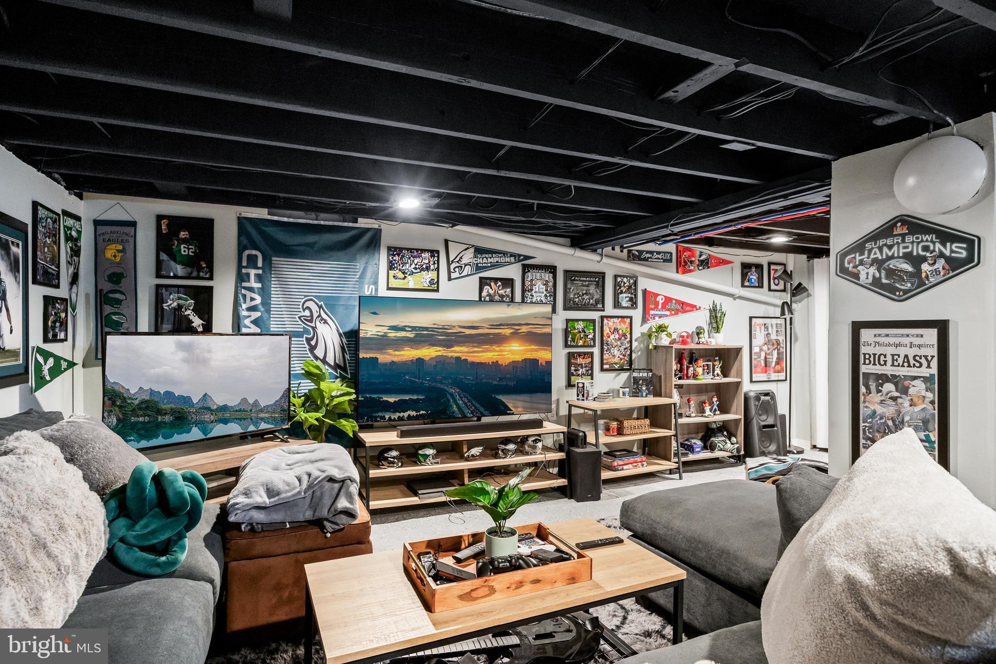 219 W CENTER AVENUE