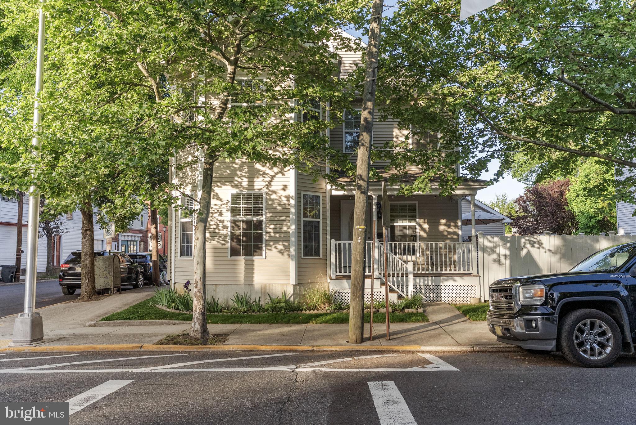 401 FARNSWORTH AVENUE