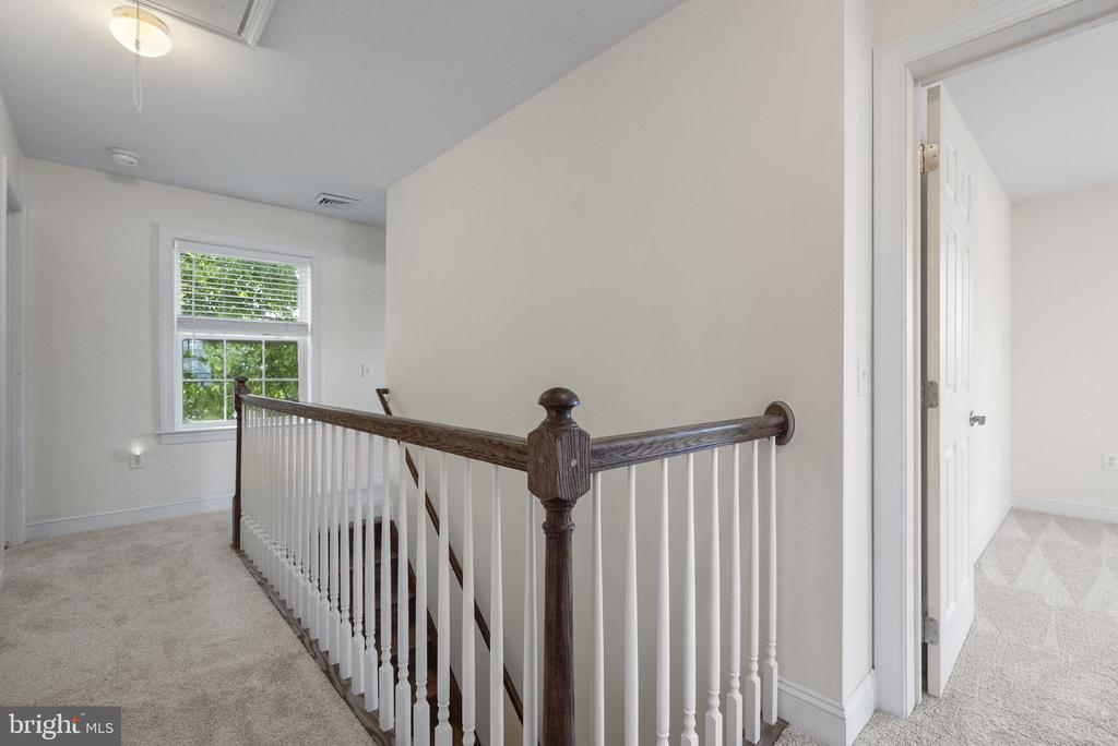 401 FARNSWORTH AVENUE