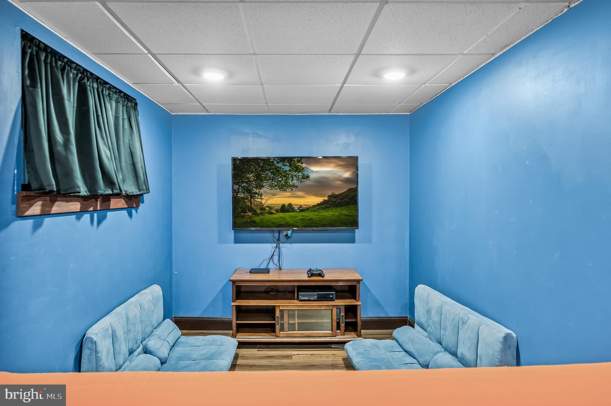 3 S LAKESIDE DRIVE W