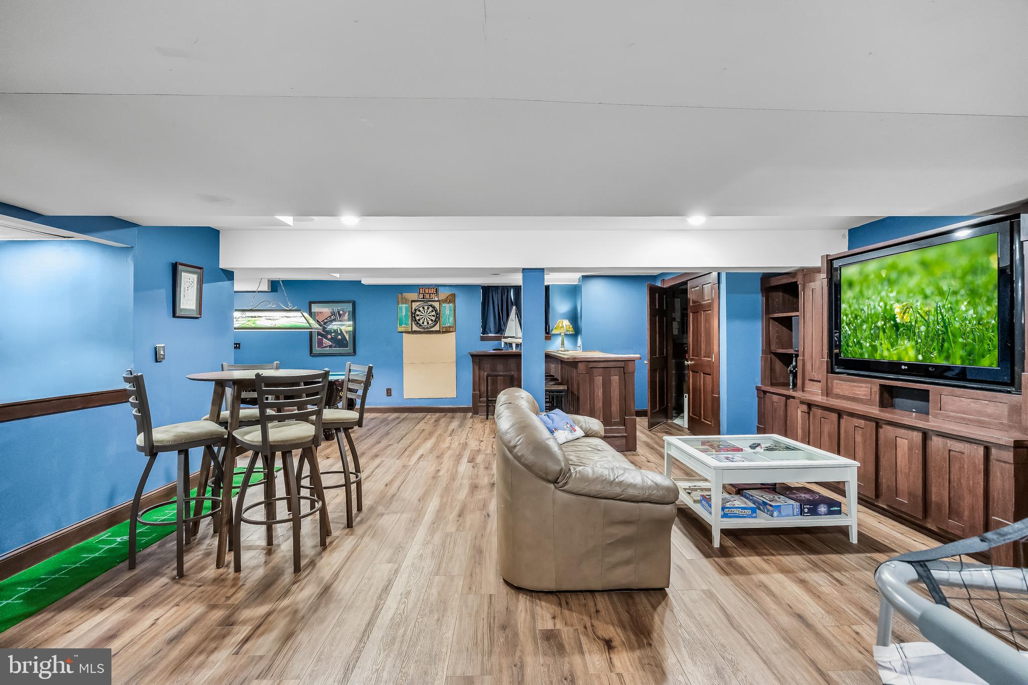 3 S LAKESIDE DRIVE W