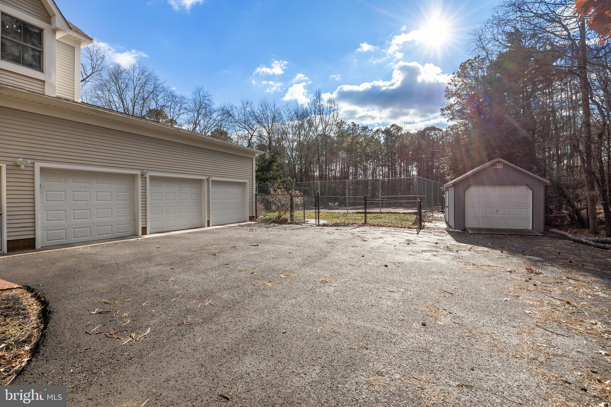 3 S LAKESIDE DRIVE W