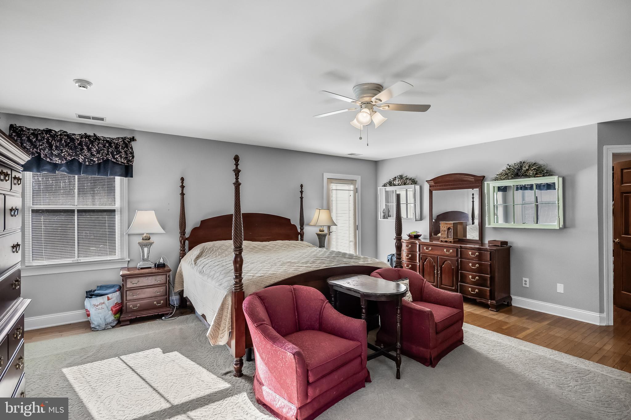 3 S LAKESIDE DRIVE W