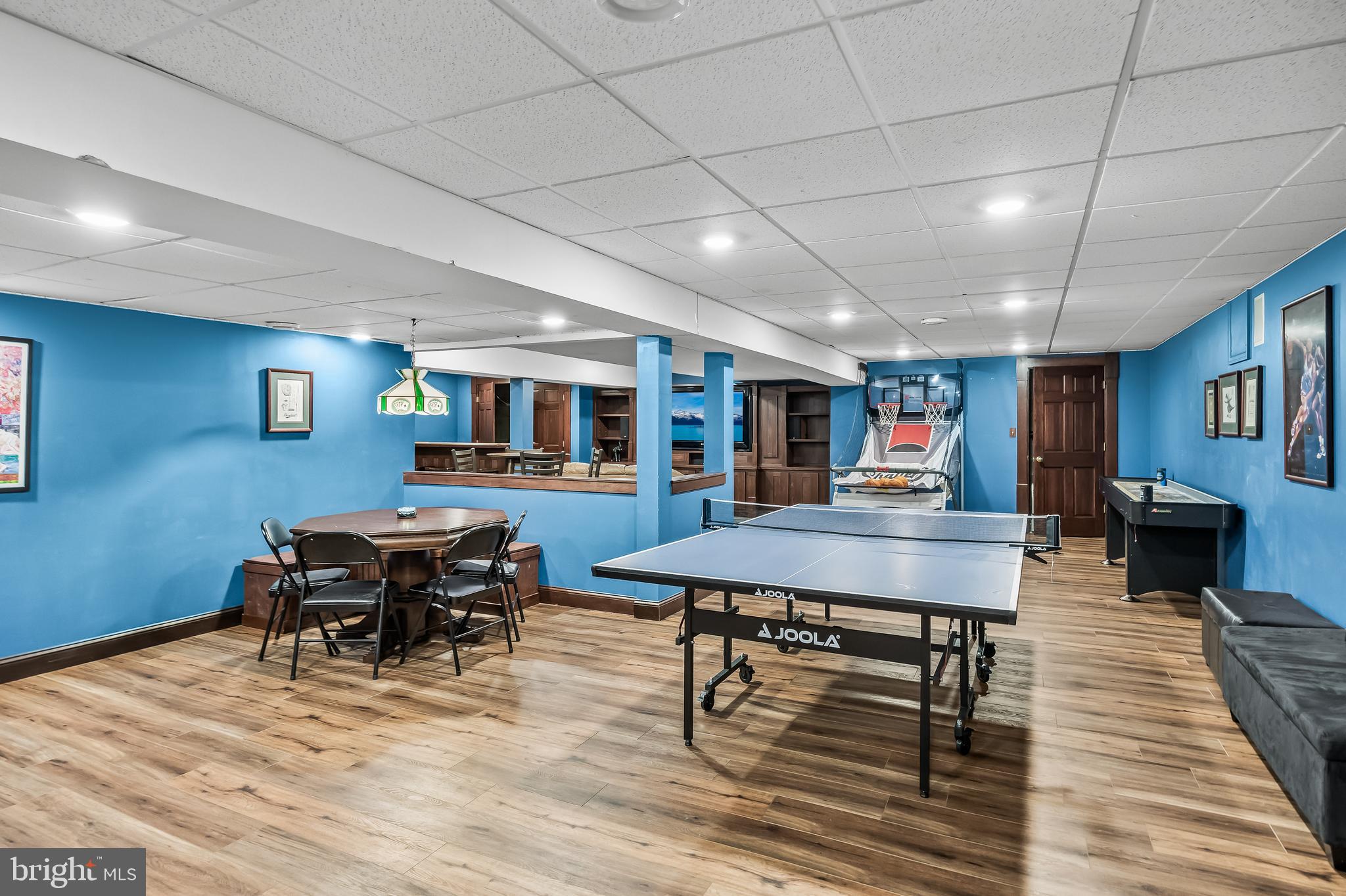 3 S LAKESIDE DRIVE W